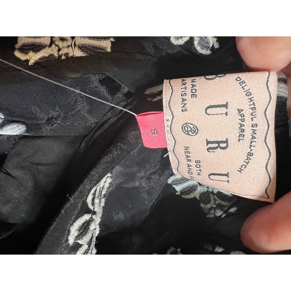 Buru Teagan crop Top Black White Puff Sleeve Sweetheart Neck Smocked size S - Picture 11 of 12